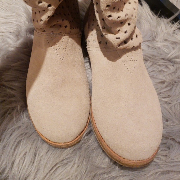 Tom's boots - Picture 2 of 5